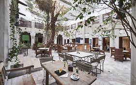 فندق اكس في اية ارت